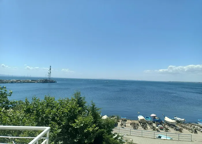 Seaside In Yellow Corner *